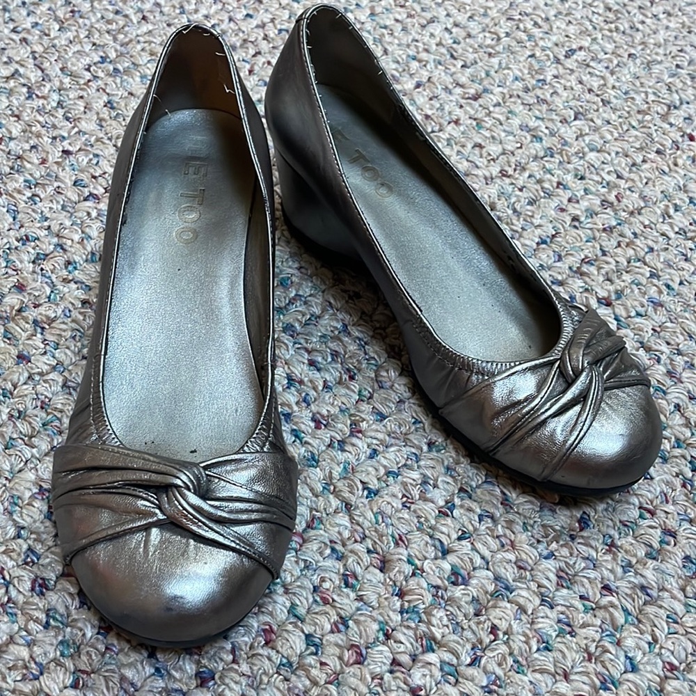 Silver wedges